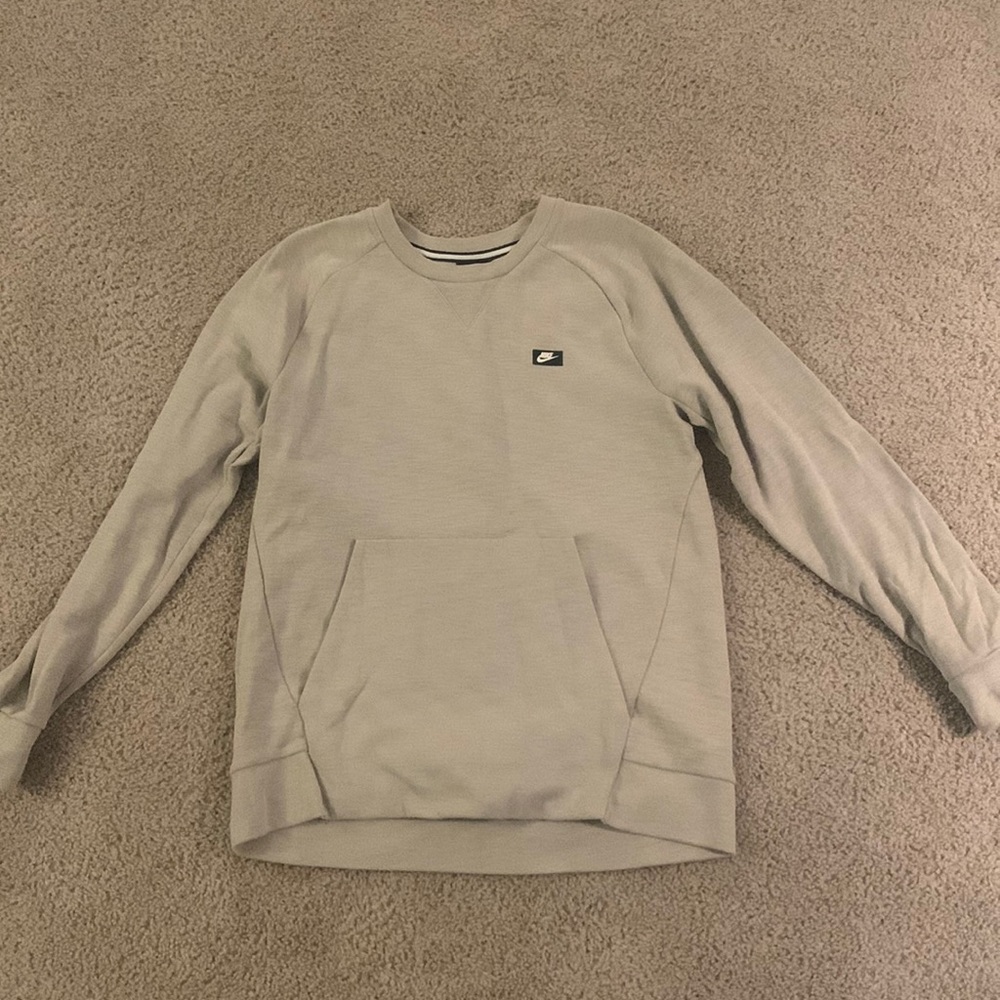 Cream Nike sweatshirt with pocket
